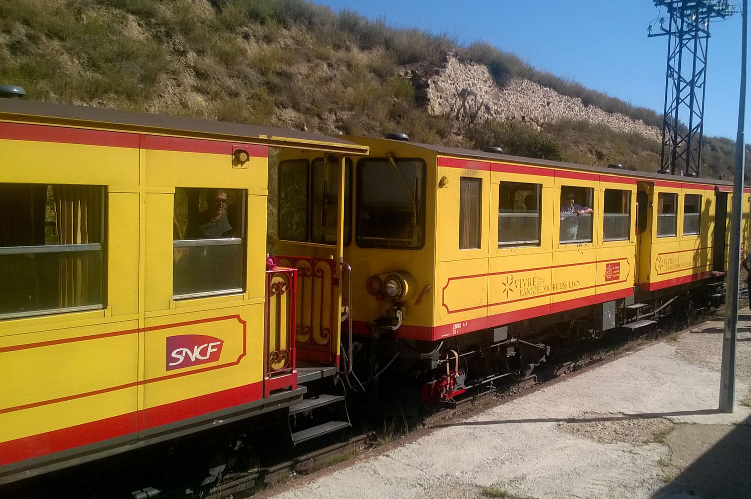 Train_jaune